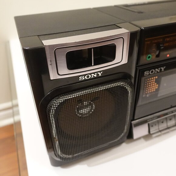 Vintage Sony CFS-1000 Stereo Cassette Recorder AM/FM Radio Boombox - Picture 3 of 14